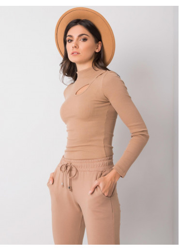 Kapučínovo hnedé tričko so stojačikom