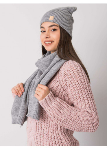 Sivý šál a čiapka komplet