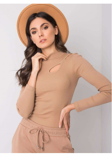 Kapučínovo hnedé tričko so stojačikom