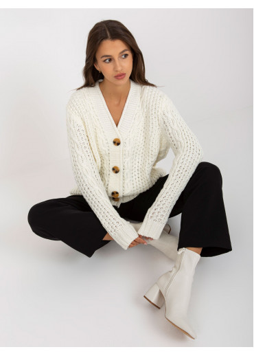 Smotanovo biely sveter