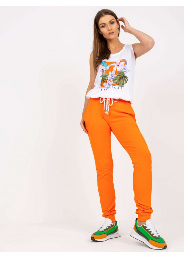 Oranžový top a tepláky
