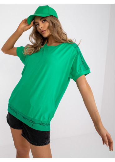 Tmavozelené tričko s nápisom