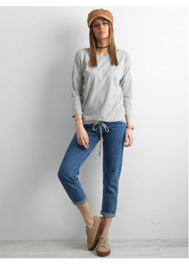 Sivé tričko so šnúrkami