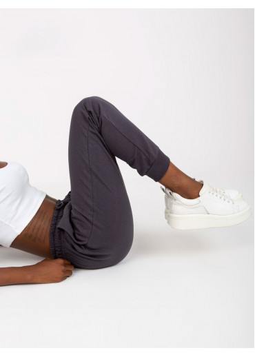 Grafitovo sivé tepláky