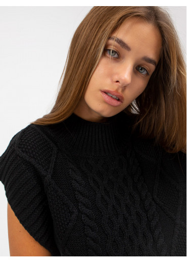 Čierna pletená vesta