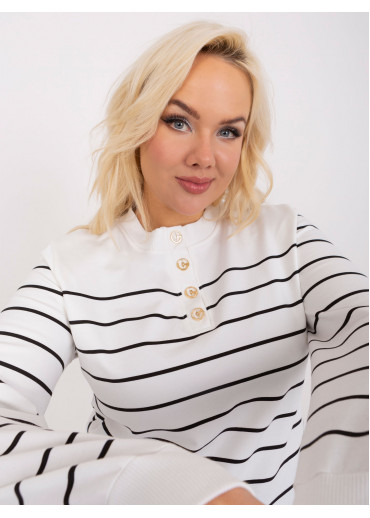 Smotanovo biely pulóver