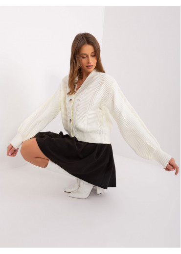 Smotanovo biely pletený sveter