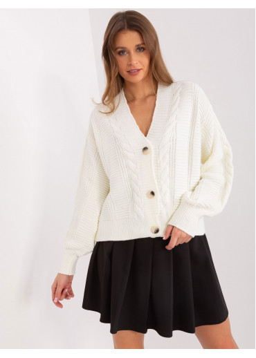 Smotanovo biely pletený sveter