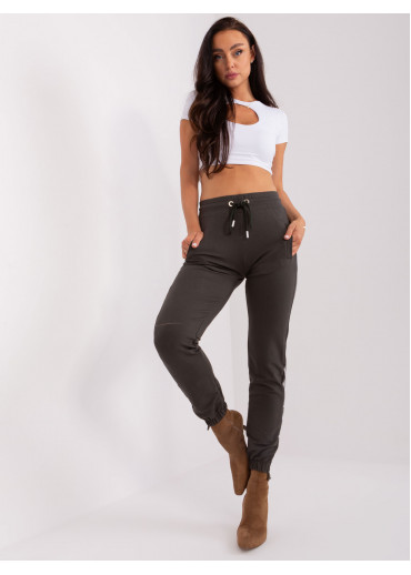 Tmavosivé tepláky s lampasom