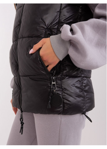 Čierna prešívaná vesta