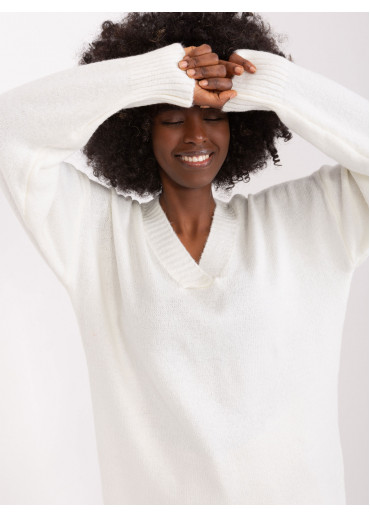 Smotanovo biely sveter