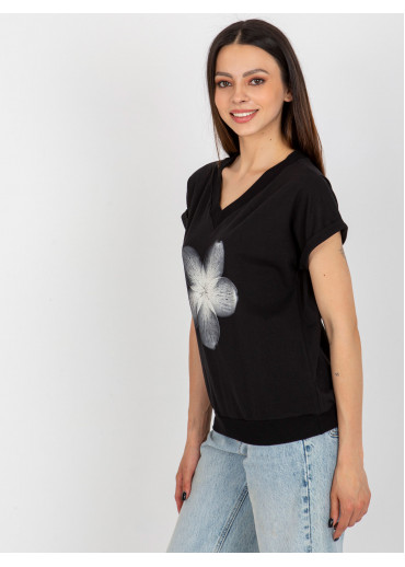 Čierne tričko kvet