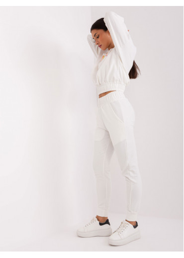 Smotanovo biela tepláková súprava