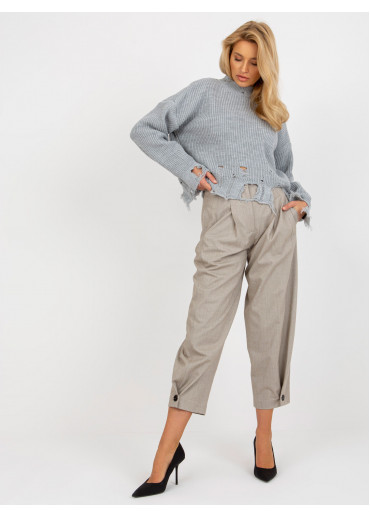 Sivý potrhaný sveter