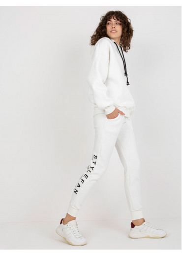 Smotanovo biela tepláková súprava