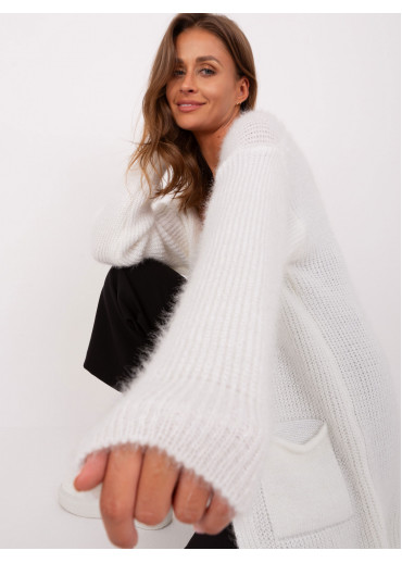 Smotanovo biely kardigán
