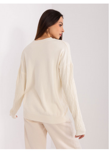 Smotanovo biely pulóver
