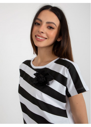 Čierne tričko pruhy