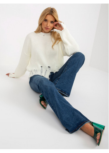 Smotanovo biely potrhaný sveter