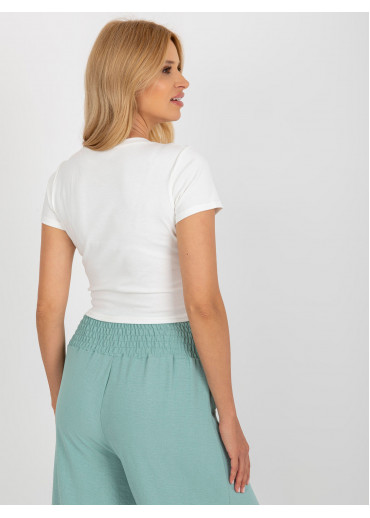 Smotanovo biele crop top tričko