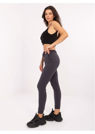 Grafitovo sivé tepláky