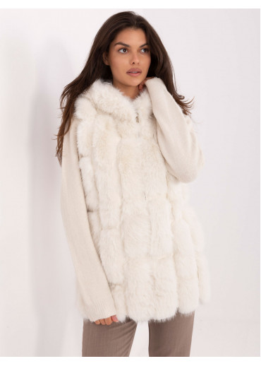 Smotanovo biela kožušinová vesta