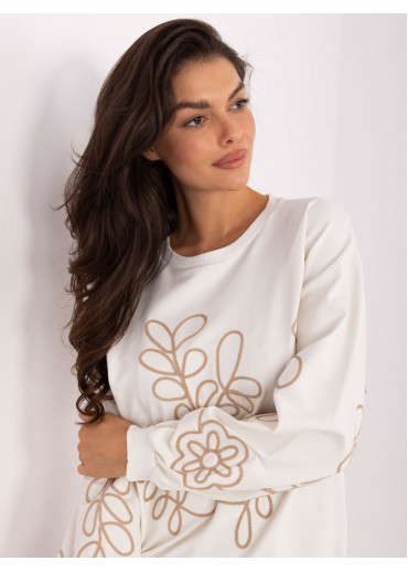 Smotanovo biele tričko s dlhým rukávom