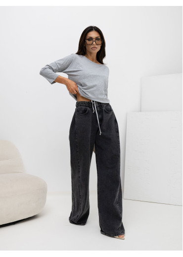 Sivé tričko so šnúrkami